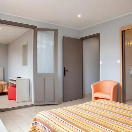 Hotell Arcu Di Sole 2*